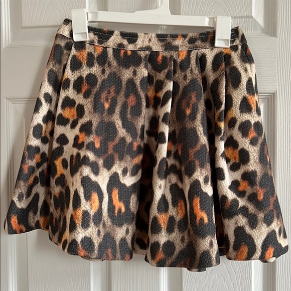 H&M Leopard Print Skirt - Picture 2 of 5